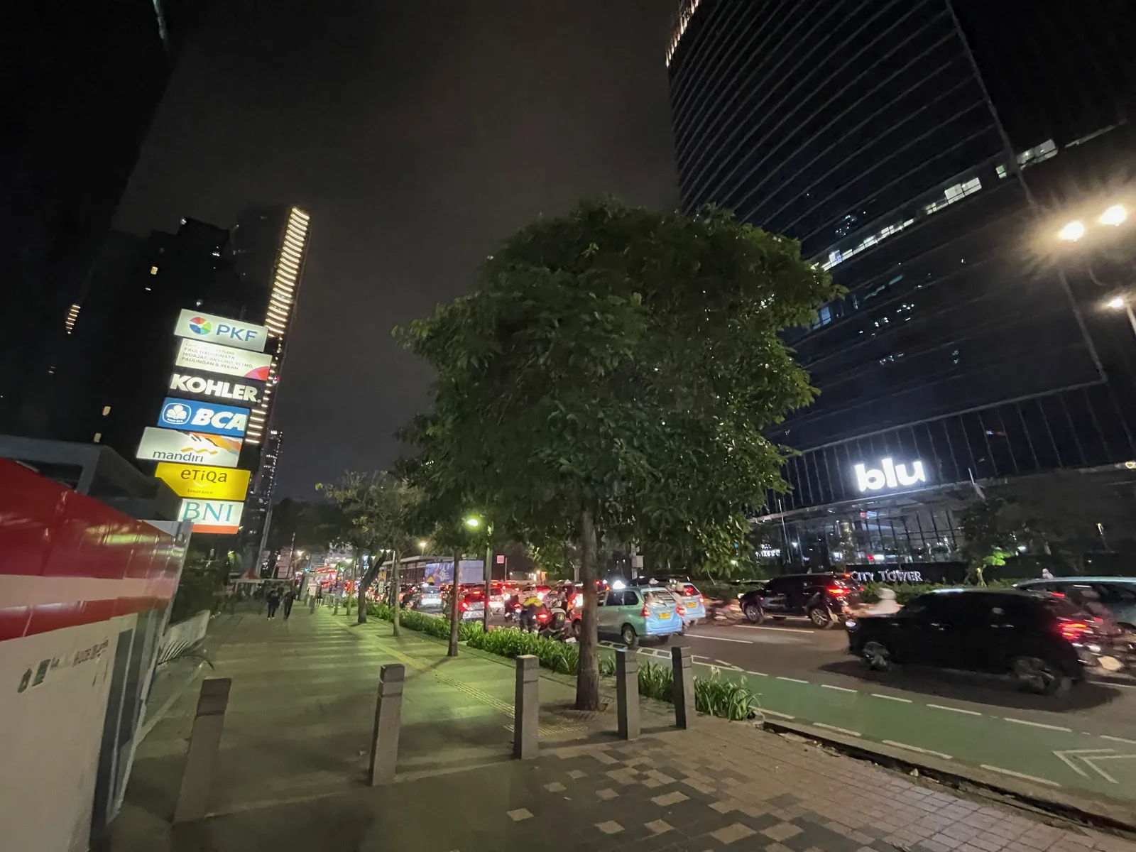 ジャカルタの道