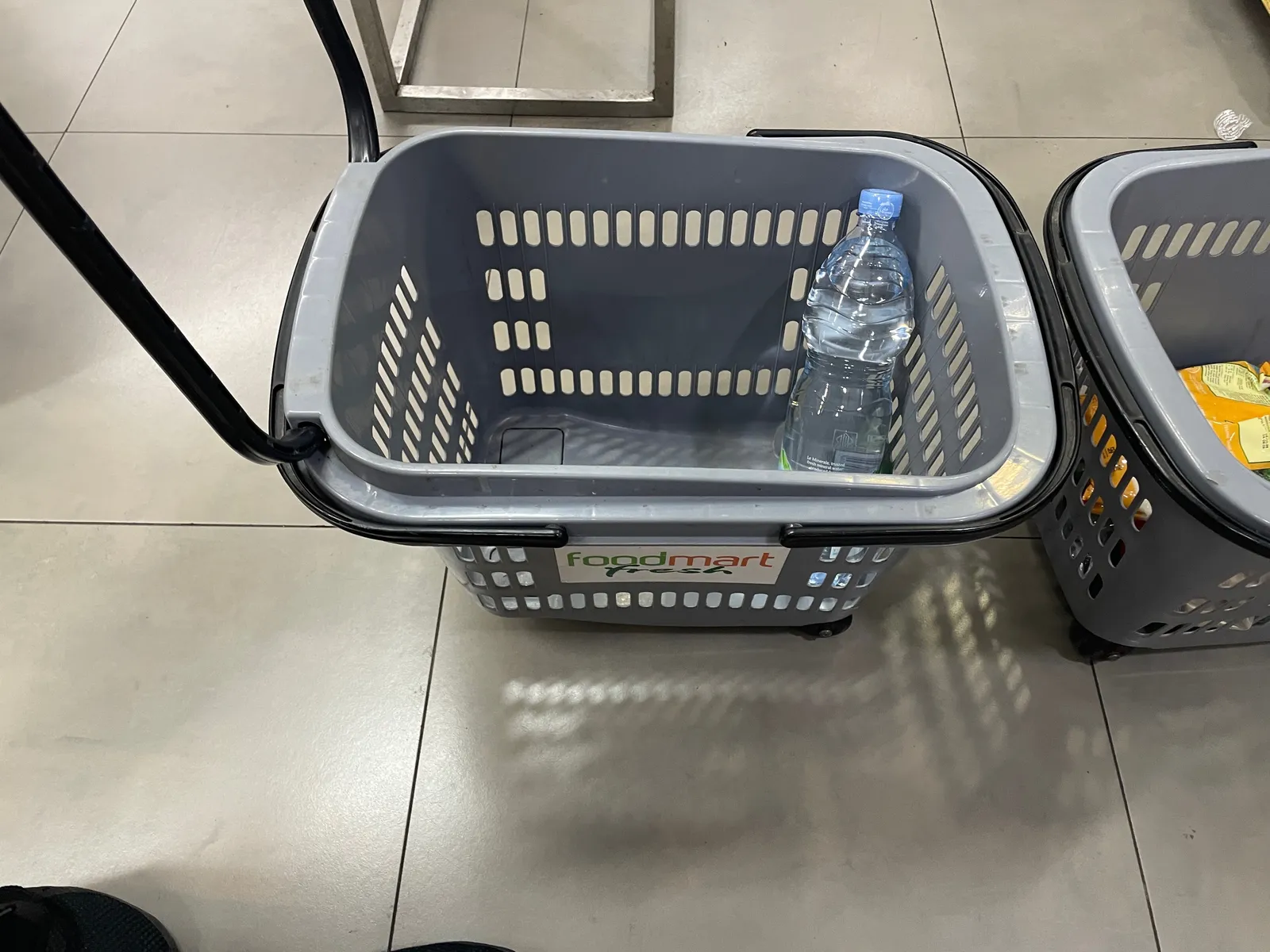 スーパーのかご